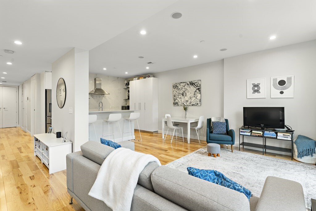 67 Lubec St, Unit 4 in Boston, MA - Building Photo