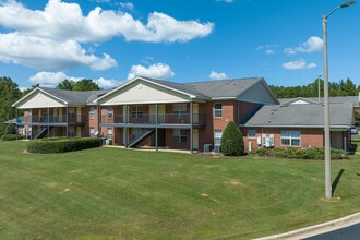 Regal Pointe Apartment Homes in Tuscaloosa, AL - Building Photo - Building Photo