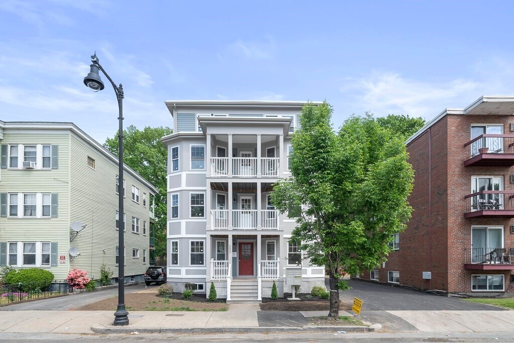 650 Hyde Park Ave in Boston, MA - Building Photo