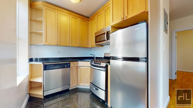 281 Mott St in New York, NY - Building Photo - Building Photo