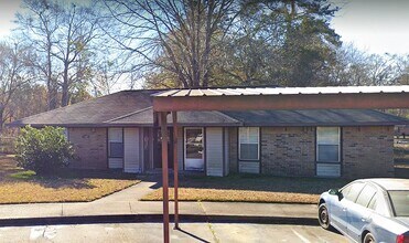 1203 E 5th Ave in Oakdale, LA - Building Photo - Building Photo