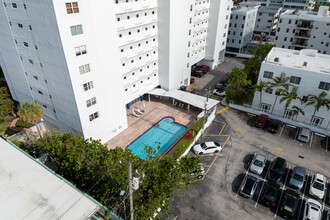 Ocean Park Condominiums in Miami Beach, FL - Building Photo - Building Photo