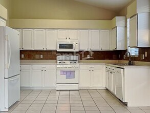 1913 Sedgefield St in Brandon, FL - Foto de edificio - Building Photo