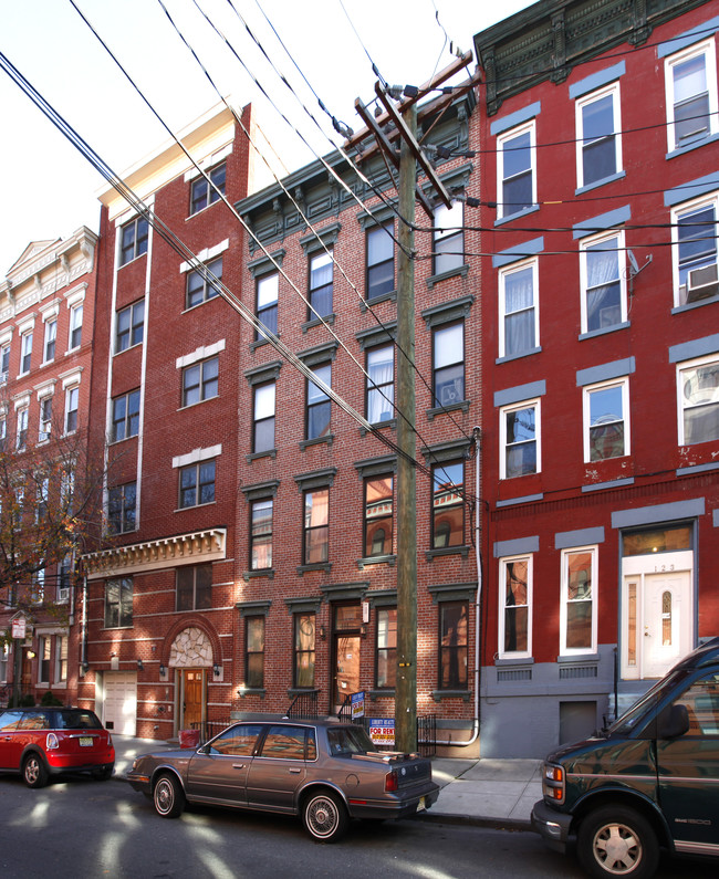 125 Clinton St in Hoboken, NJ - Foto de edificio - Building Photo