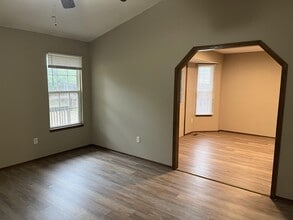 2715 N Parkdale St in Wichita, KS - Building Photo - Building Photo
