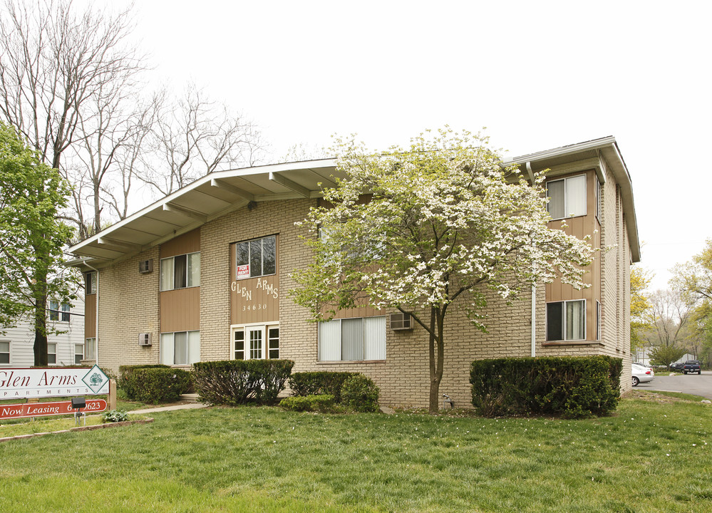 Glen Arms Apartments in Westland, MI - Building Photo