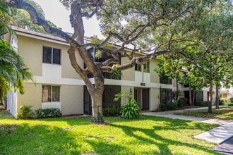 The Gardens at Palm Aire in Pompano Beach, FL - Building Photo - Building Photo