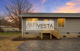 59 Scates St in Waynesville, NC - Building Photo