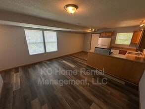 1001 S Hocker Ave in Independence, MO - Building Photo - Building Photo
