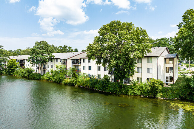 Half Moon Lake Apartments in Eau Claire, WI - Building Photo - Building Photo