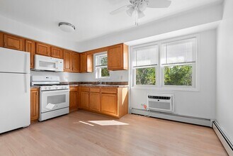 7121 W 110th St, Unit 2E in Worth, IL - Building Photo - Building Photo