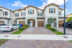 12586 NW 22nd Pl in North Miami, FL - Building Photo