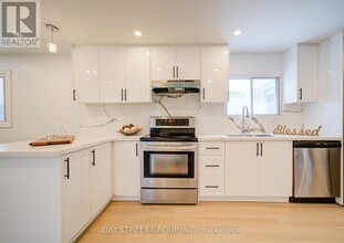 391 Lake Dr S in Georgina, ON - Building Photo - Building Photo