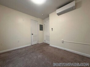 15 Dairy Ln, Unit 3 in Lancaster, MA - Foto de edificio - Building Photo