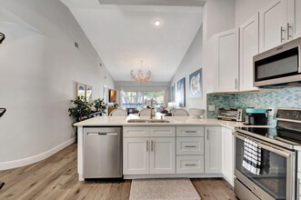 229 Cypress Point Dr in Palm Beach Gardens, FL - Building Photo - Building Photo