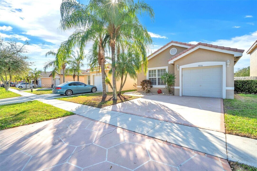 3016 SW 179th Ave in Miramar, FL - Building Photo