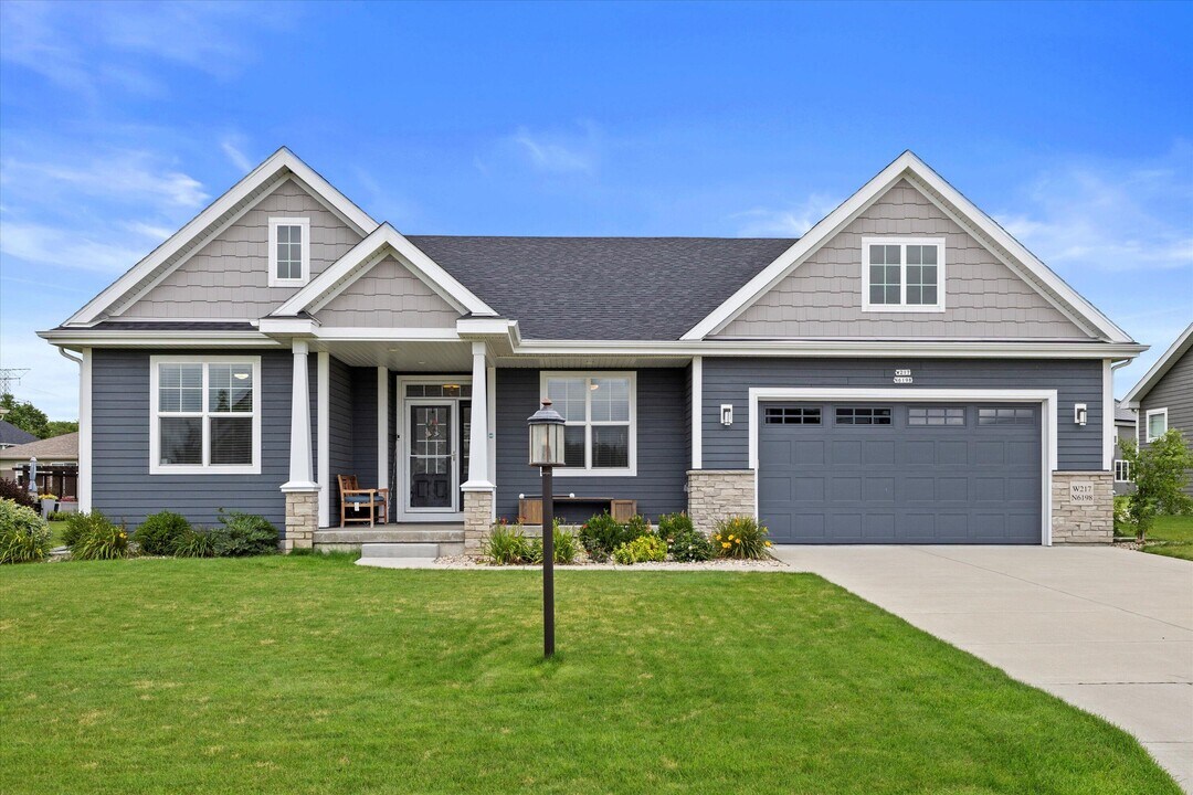 W217N6198 Masters Dr in Menomonee Falls, WI - Building Photo