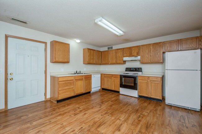 802 Dickinson Ave in Ames, IA - Building Photo - Building Photo