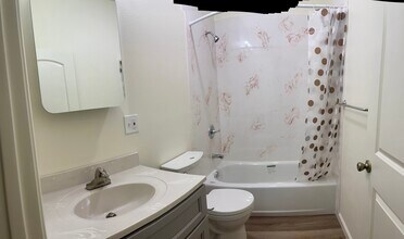 564 53rd St, Unit 564 in Oakland, CA - Foto de edificio - Building Photo