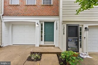 12527 Heykens Ln in Linton Hall, VA - Building Photo - Building Photo