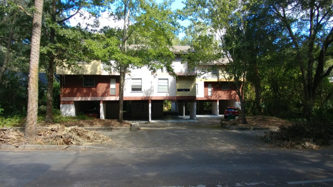 528 NE 4th Ave in Gainesville, FL - Building Photo