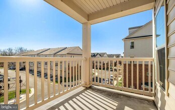 42101 Piebald Square in Aldie, VA - Foto de edificio - Building Photo