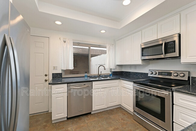 3432 Orchard Way in Oceanside, CA - Foto de edificio - Building Photo