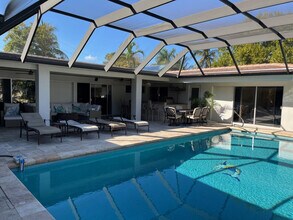 556 SE 15th Ave in Deerfield Beach, FL - Building Photo - Building Photo