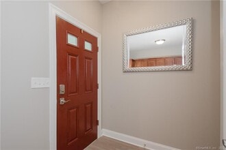 24 Mill Pond Dr in Granby, CT - Building Photo - Building Photo