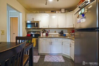 18 College Dr in Edison, NJ - Building Photo - Building Photo