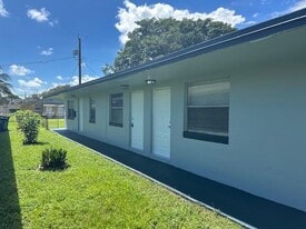 851 SW 9th St in Hallandale Beach, FL - Building Photo