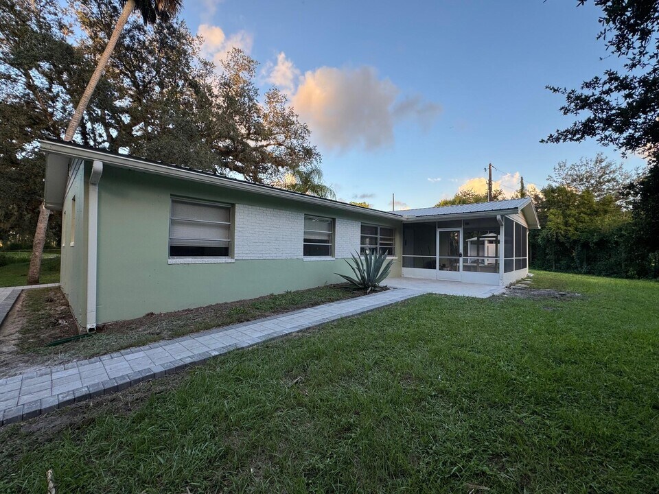 405 NE 131st Ln in Okeechobee, FL - Building Photo