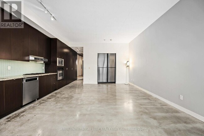 23 Brant St in Toronto, ON - Building Photo - Building Photo