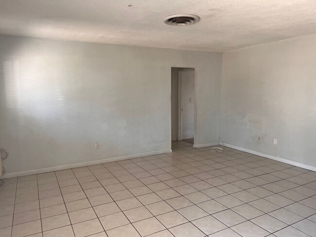 174 N Victoria Ave in San Jacinto, CA - Building Photo - Building Photo