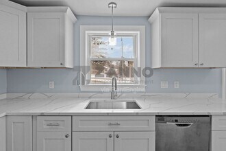 24 Vernon Ave in Bristol, RI - Building Photo - Building Photo