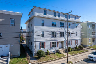 357 Burnside Ave in Woonsocket, RI - Foto de edificio - Building Photo