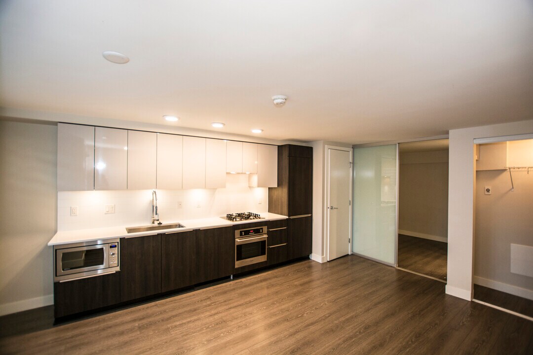 425 Woodland Dr in Vancouver, BC - Building Photo