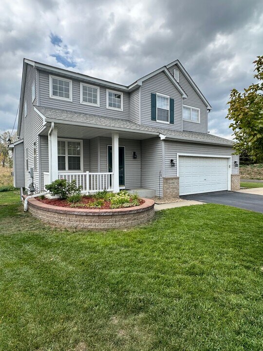 6498 Berwick Cir in Shakopee, MN - Building Photo