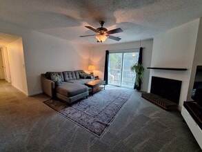 1402 Camp Rd, Unit 2E in Charleston, SC - Building Photo - Building Photo