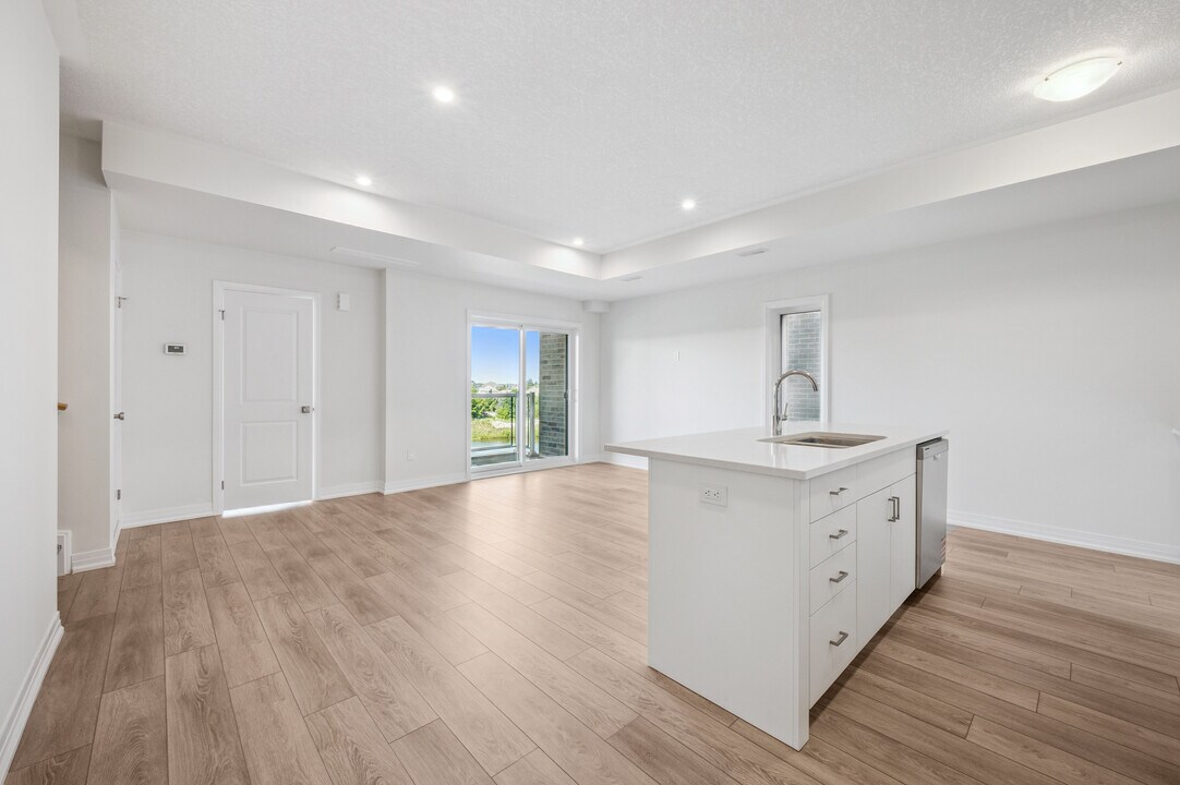 95 Reverie Way in Kitchener, ON - Building Photo