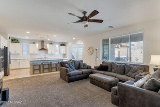 4813 W Willow Wind Way in Tucson, AZ - Building Photo - Building Photo