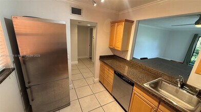 8851 N New River Canal Rd in Plantation, FL - Building Photo - Building Photo