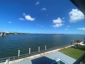 7899 NE Bayshore Ct in Miami, FL - Building Photo - Building Photo