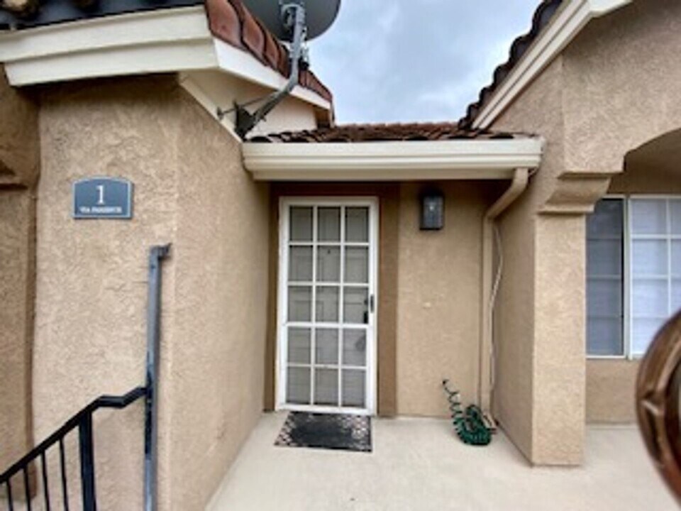 1 Vía Pariente in Rancho Santa Margarita, CA - Building Photo