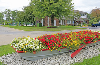 Brittany Park Apartments in Harrison Township, MI - Foto de edificio - Building Photo