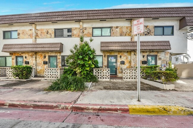 300 80th St in Miami Beach, FL - Building Photo - Building Photo