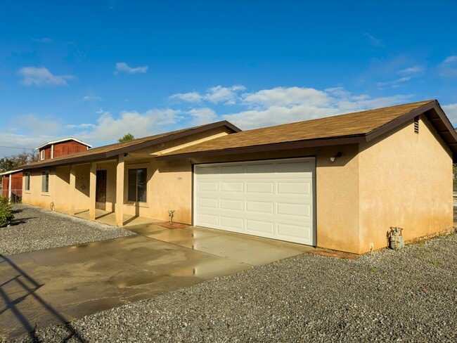 32200 Snyder Ln in Homeland, CA - Building Photo - Building Photo