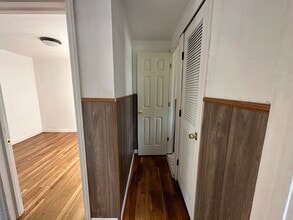 258 Broad St, Unit 2 in Norwich, CT - Building Photo - Building Photo