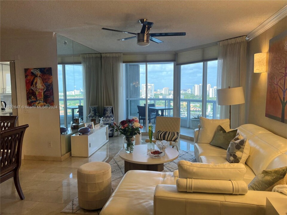 21205 Yacht Club Dr in Aventura, FL - Building Photo