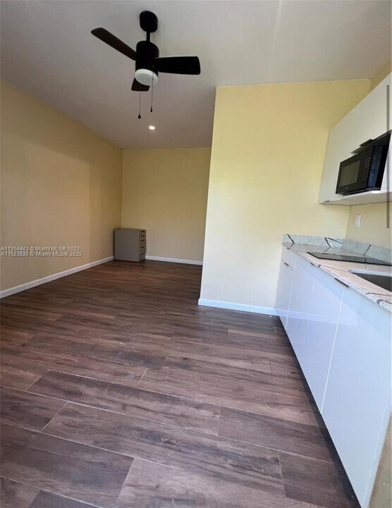 18401 NE 21st Ave in North Miami Beach, FL - Building Photo